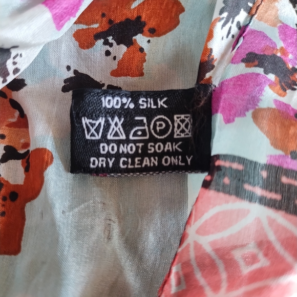 100% Silk Elegant Floral Scarf with Black and Pink Highlights - Picture 3 of 6